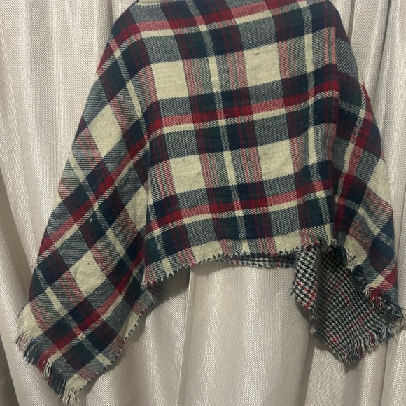 Reversible plaid ponchos - Picture 2 of 3